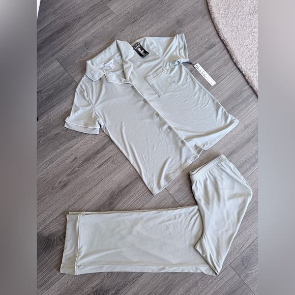 Pajama Set - Picture 2 of 3